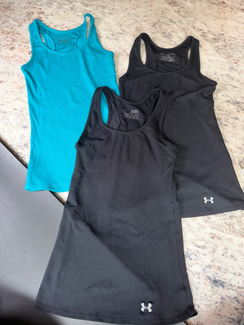 Lot of 3 Under Armour Tanks ribbed XS